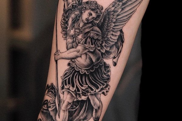 engel tattoos frauen