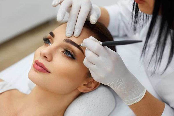 Warum Permanent Make-up in einem Studio gemacht werden sollte