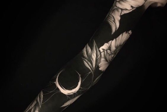 blackwork tattoo Männer