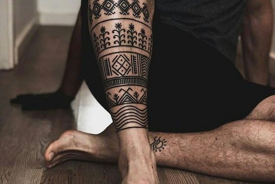 Bein-Tattoos für Männer