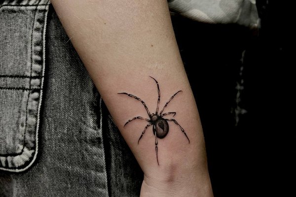 Tattoo am Handgelenk