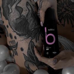 Wie ein Tattoo heilt: Was normal ist und was ein Warnsignal sein kann