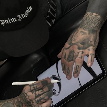 Tattoo Salon in Berlin Red