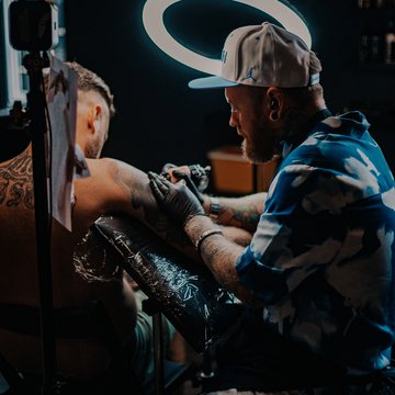 Wie wählt man ein Tattoostudio