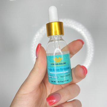 Entfernung von Permanent Make-up mit Remover