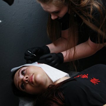Body piercing apprenticeship in Berlin