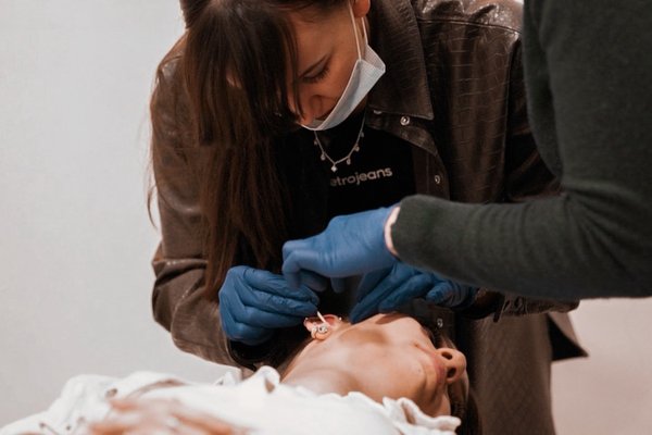 Piercing training in Frankfurt