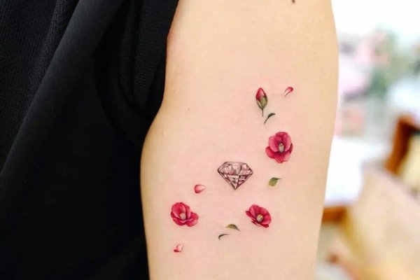 diamant tattoo frau