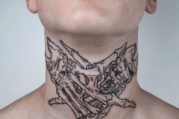 Tattoos am Hals