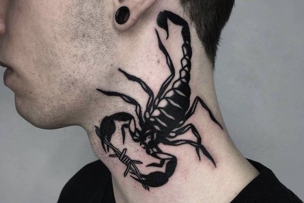 Tattoos am Hals