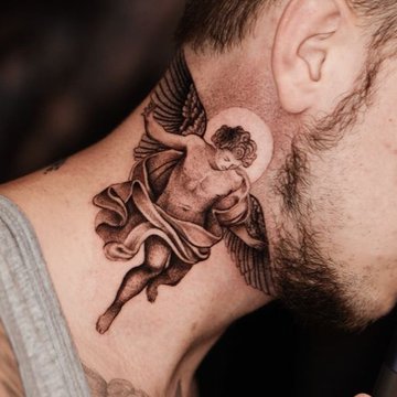 Tattoos am Hals