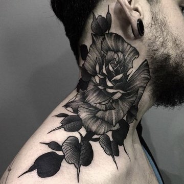 Tattoos für Männer am Hals