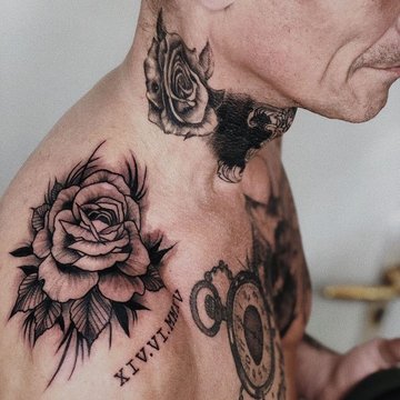 Tattoos am Hals