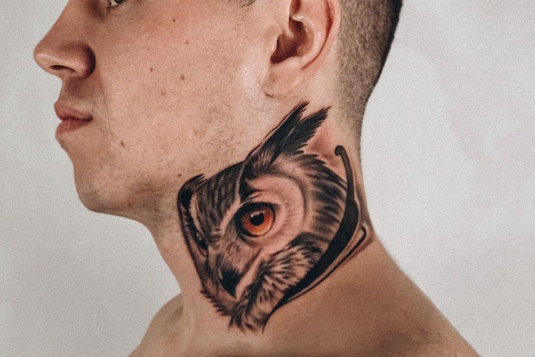 Tattoos am Hals
