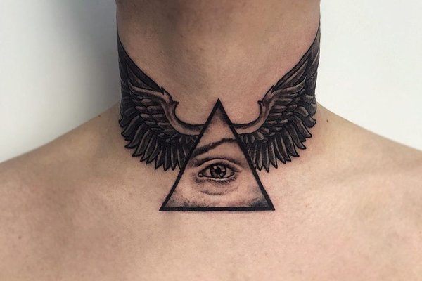 Tattoos für Männer am Hals