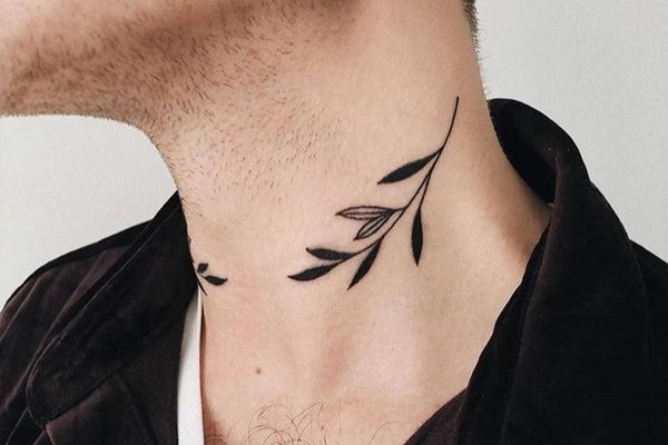 Tattoos am Hals
