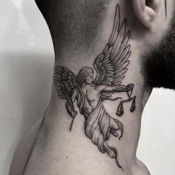 Tattoos am Hals