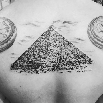 Pyramide Tattoo bedeutung