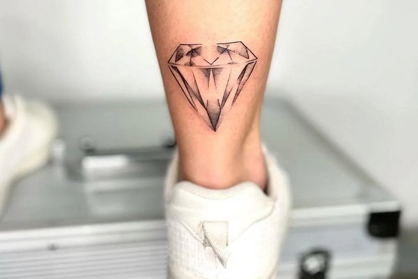 diamant tattoo frau