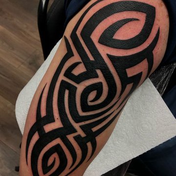 tribal tattoo männer