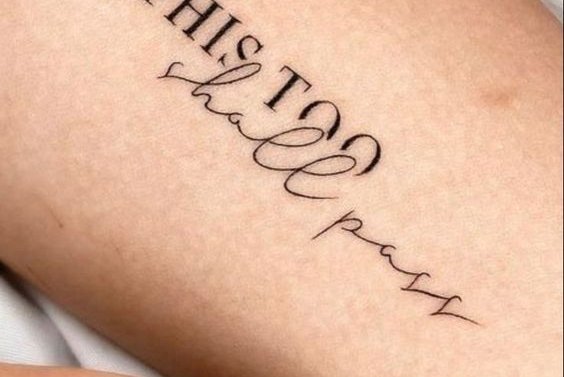 Frauenarm-Tattoos