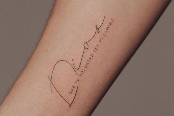 Frauenarm-Tattoos