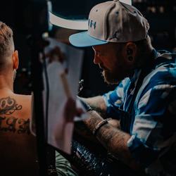 Wie wählt man ein Tattoostudio