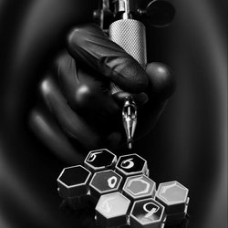 Permanent Make-up und einem Tattoo