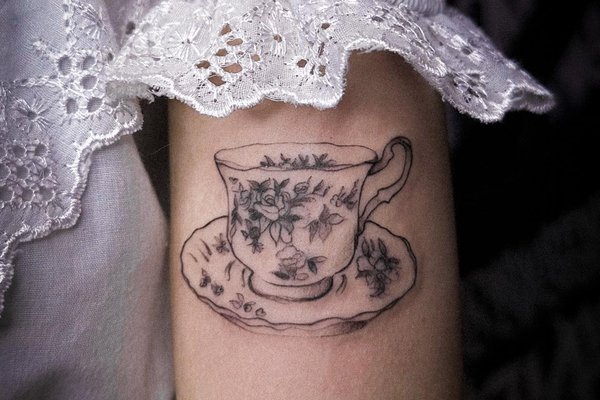 Frauenarm-Tattoos
