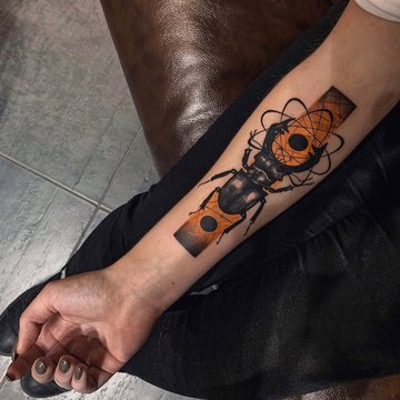 Frauenarm-Tattoos