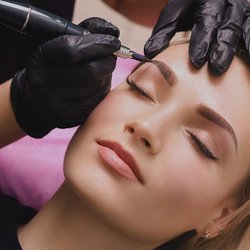 Warum Permanent Make-up in einem Studio gemacht werden sollte