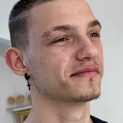 Gesichtspiercing