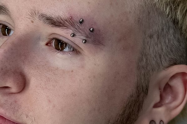 arten von augenbrauen piercing