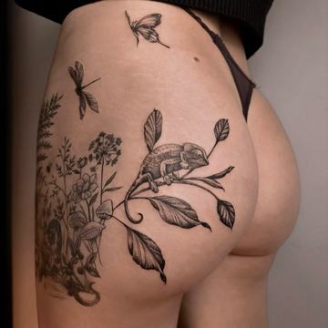 Tattoo am Oberschenkel