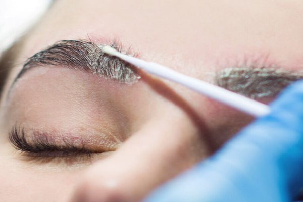 Entfernung von Permanent Make-up mit Remover