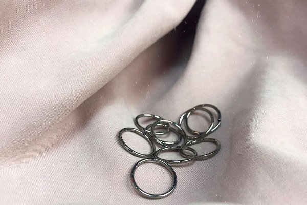 Wie man Schmuck für Piercings wählt