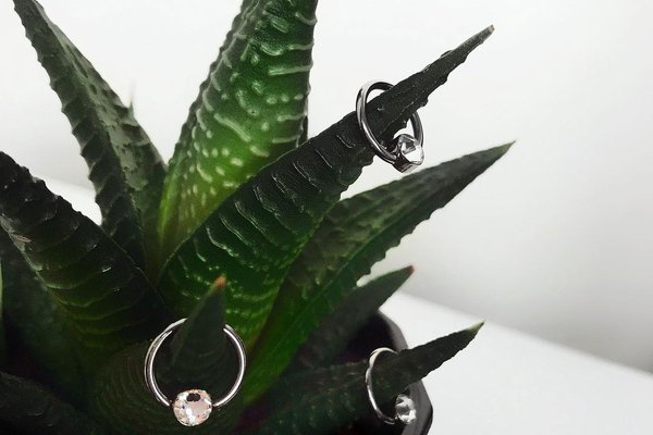 Wie man Schmuck für Piercings wählt